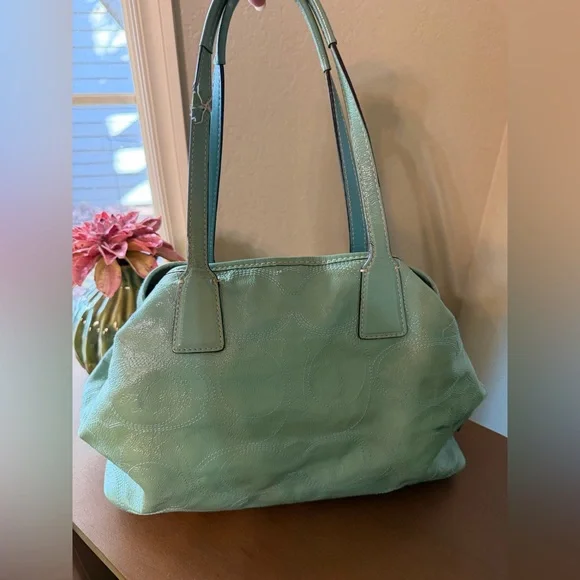 **SALE**Coach Light Green Patent Leather Shoulder Bag with Kisslock inside - Picture 2 of 16
